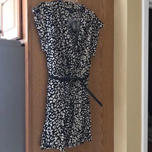 Women’s black/white dress w/ belt-NEW